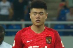 包含武磊传射建功，拜仁新星横空出世，场边球探频频记笔记的词条